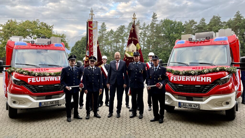 Fankhänel mit den Kommandanten der freiwilligen Feuerwehren Neunkirchen a.S.